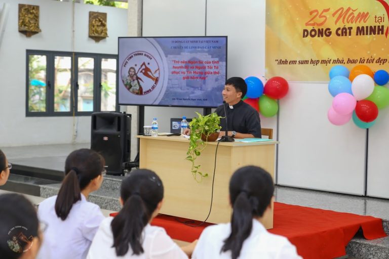 Dòng Cát Minh tổ chức Hội Thảo chuyên đề hướng đến kỷ niệm 25 Năm Dòng Cát Minh tại Việt Nam.