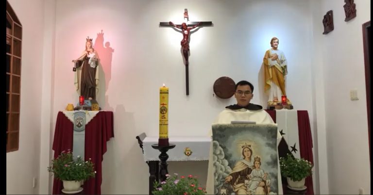 Đức Maria, người Mẹ đứng dưới chân Thánh giá