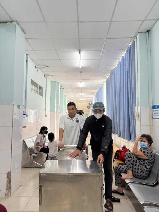 Nồi Cháo Từ Thiện Của Dòng Cát Minh