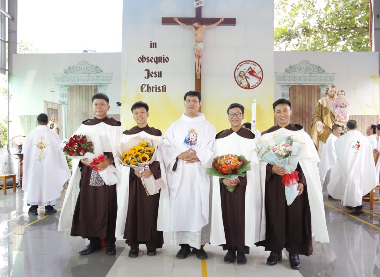 THÁNH LỄ TẠ ƠN VÀ NGHI THỨC KHẤN ĐƠN DÒNG CÁT MINH