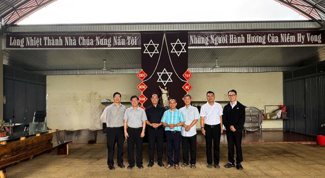 Tân Bề trên Phụ tỉnh thăm cộng đoàn mục vụ tại Ban Mê Thuột gồm 7 anh em
